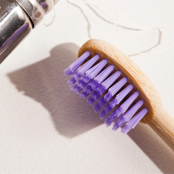 CEPILLO DE DIENTES DE BAMBÚ